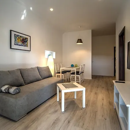 Daniela Apartament *